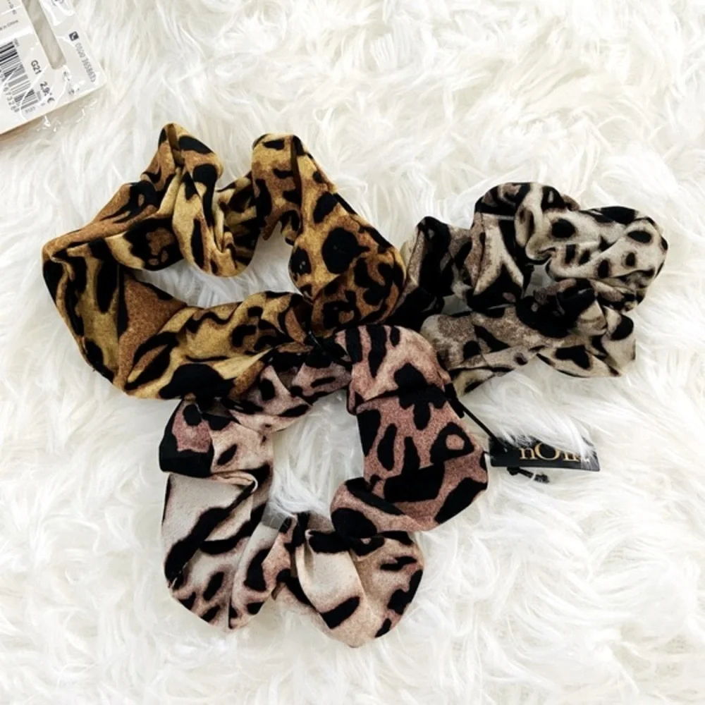 🤍New! Bundle of hair accessories